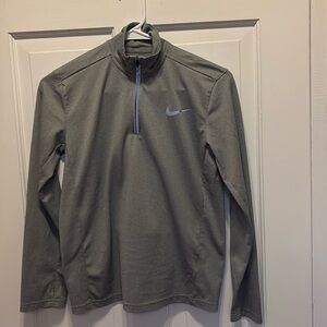 Nike Dri Fit 1/4 Zip Top, Youth Large, Light Grey